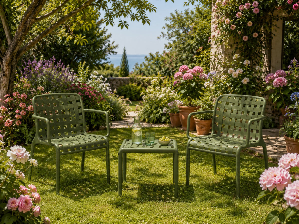 L'Arcolaio Set Ventotene Grün mit 2 Sesseln und Couchtisch aus Polypropylen