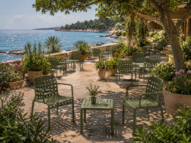 L'Arcolaio Set Ventotene Grün mit 2 Sesseln und Couchtisch aus Polypropylen
