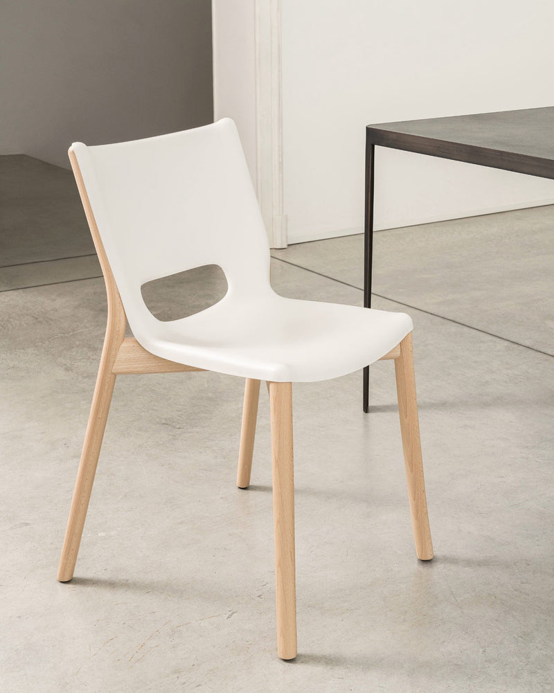 Alessi Poêle sedia monoscocca PS19 W bianca, design Philippe Starck – foto 2