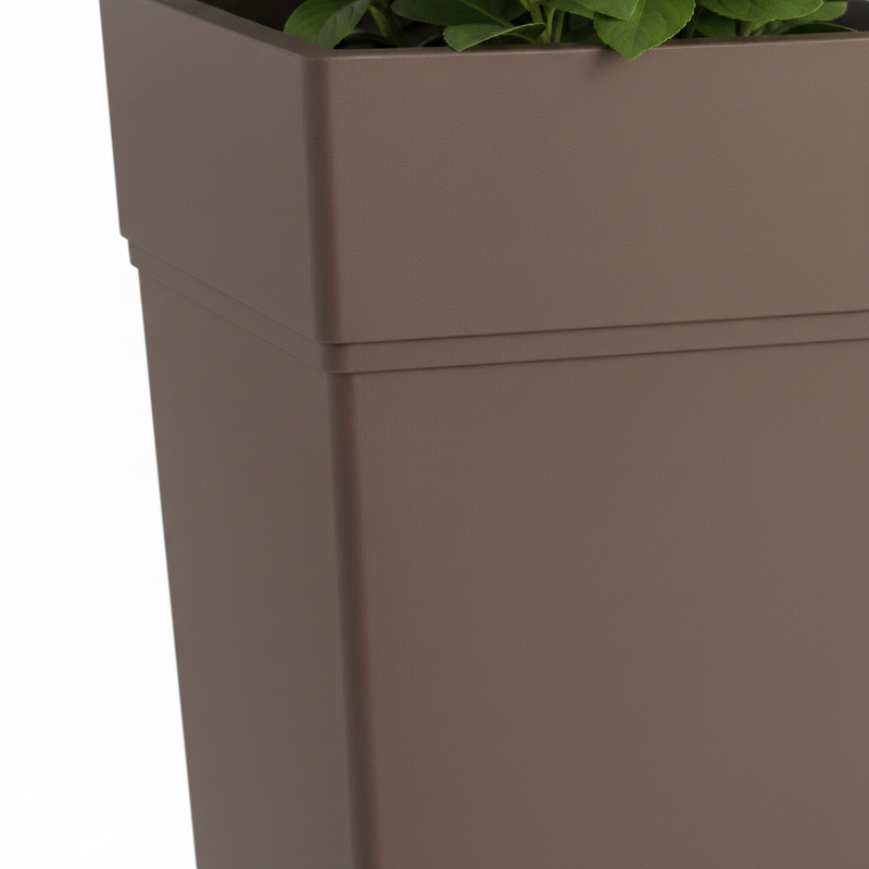 Scena 2 – Detail shot, superficie resina Bruno caldo e bordo colonna