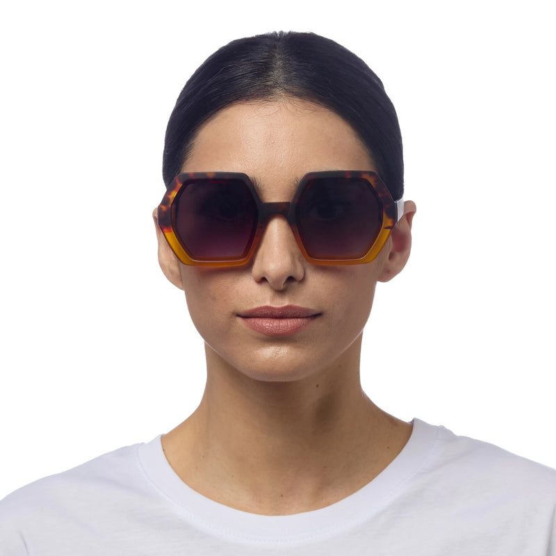 okkia okkia occhiale da sole premontato esagonale mod emma havana yellow ean 8055773193864
