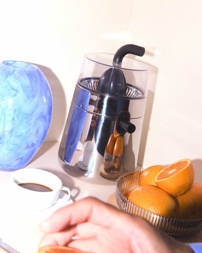 Alessi Toru Elektrischer Entsafter Schwarz aus Edelstahl und Thermoplast-Harz