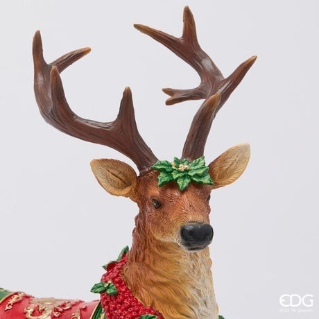 EDG Enzo De Gasperi Weihnachtsrentier mit Kranz H44x32x14,5 cm Haselnussfarbe – Weihnachtsdekoration