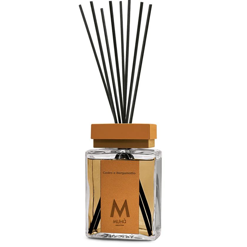 Muhà Luxe Perfume Raumdiffusor mit Zedernholz- und Bergamotte-Stäbchen 1.000 ml