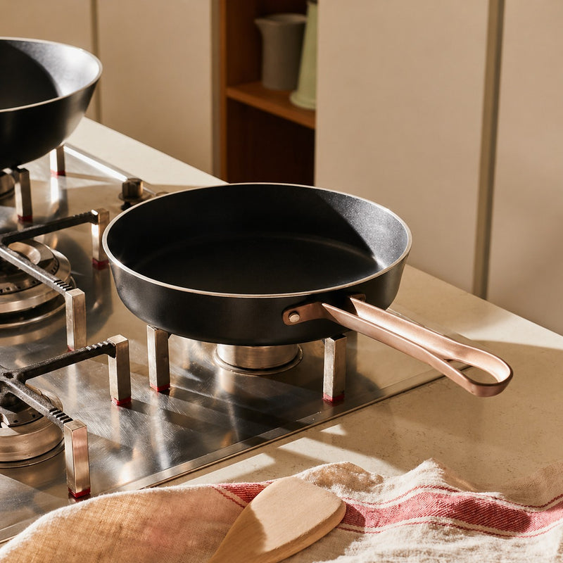 Alessi Edo Pfanne 28 cm Braun mit langem Griff – Edelstahlpfanne Elegantes Design