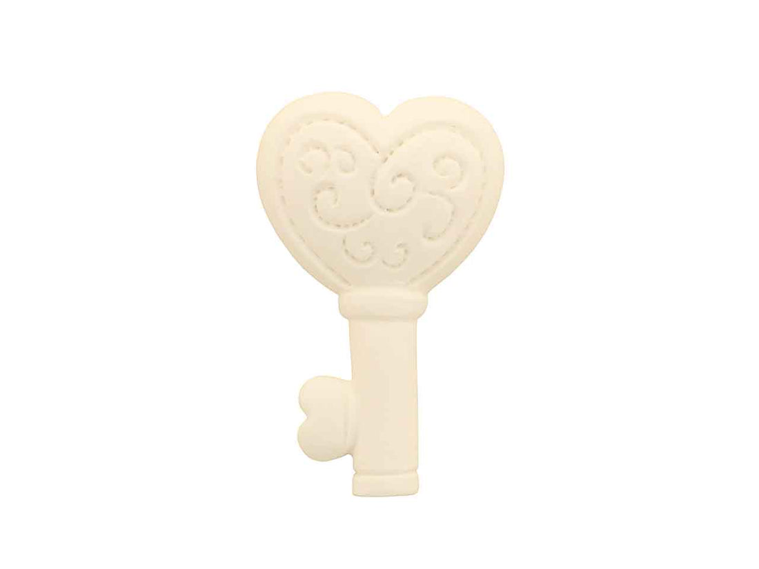 Chiave cuore in gesso bianco 4 cm: perfetta per bomboniere, segnaposto e decorazioni fai-da-te. CONF 12 PZ ean 8059973106969