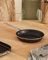 alessi alessi pots pans padella d 24 cm con manico nero ean 8003299496716