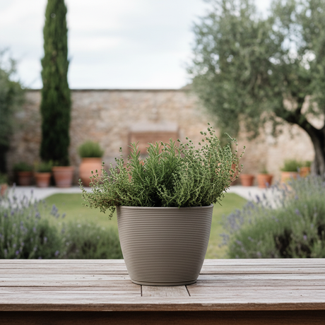 Fioriera da esterno 48×48×H40,5 cm Fog grigio chiaro, texture Dot, plastica riciclata 100%. Resistente da −30° a +60°C ean 8051560187184