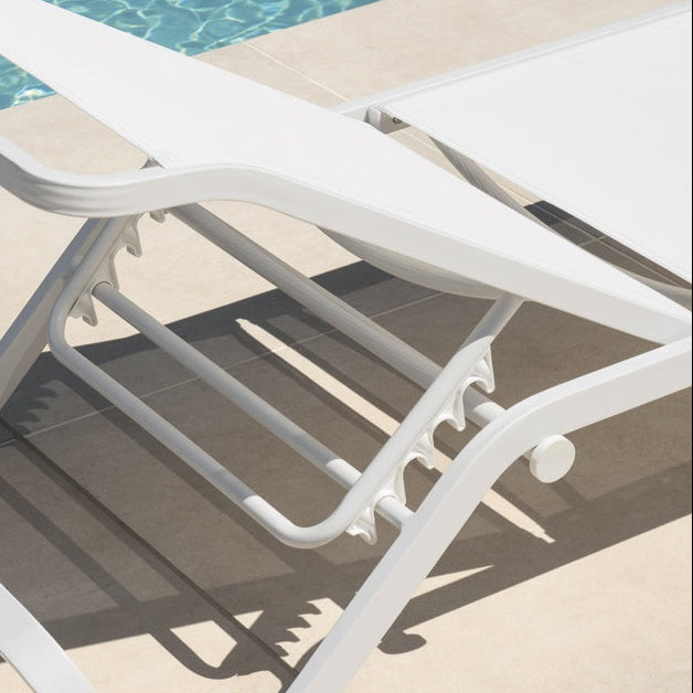 moia greenwood moia greenwood lettino vieste in alluminio e textilene bianco lettino outdoor impilabile design moderno ean 8013054838897