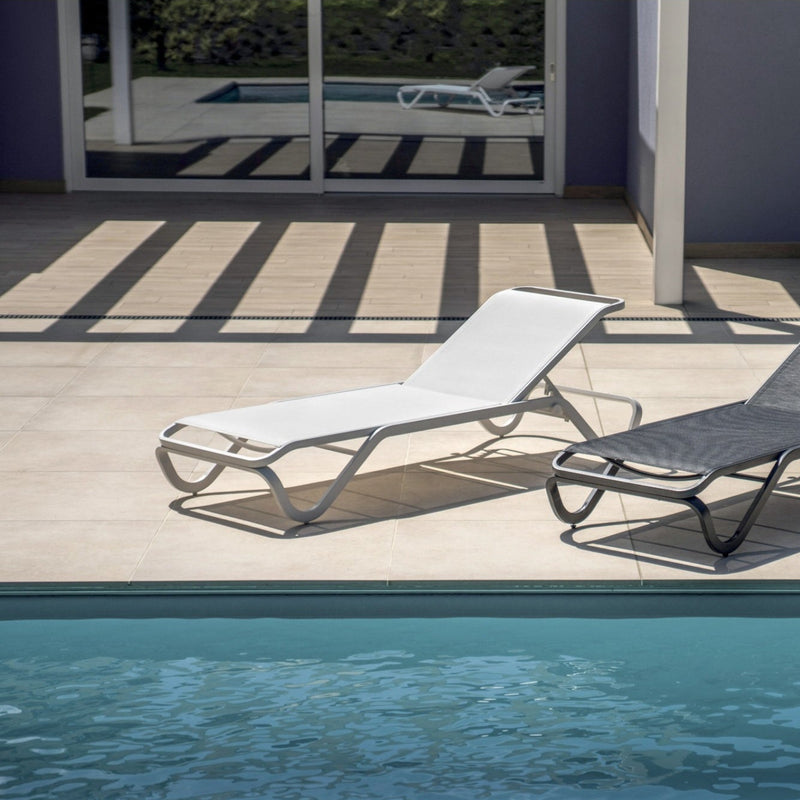 moia greenwood moia greenwood lettino vieste in alluminio e textilene bianco lettino outdoor impilabile design moderno ean 8013054838897