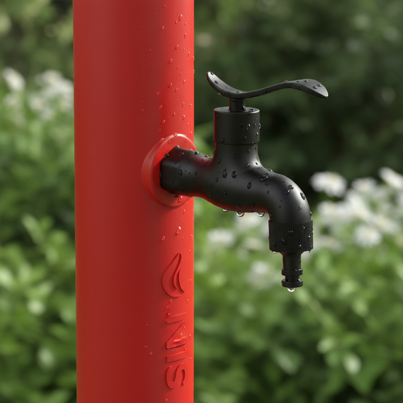 Scena 5 – Detail shot rubinetto Black Matt su colonna rossa